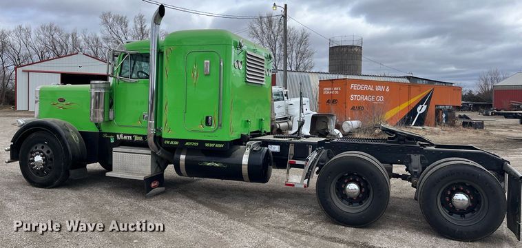 image for item DQ4105 2000 Peterbilt 379  semi truck