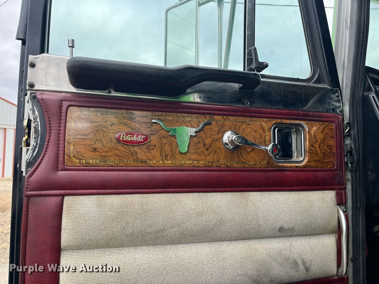 image for item DQ4105 2000 Peterbilt 379  semi truck