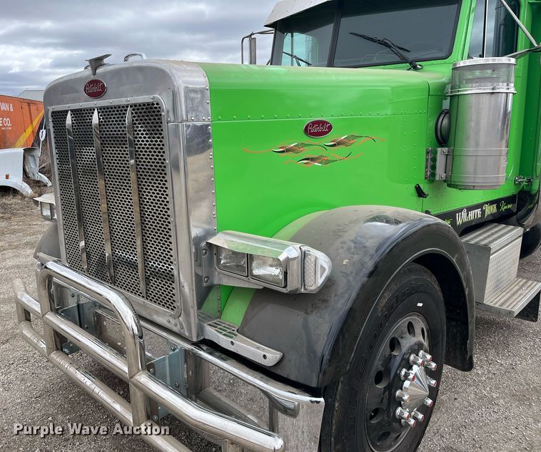 image for item DQ4105 2000 Peterbilt 379  semi truck