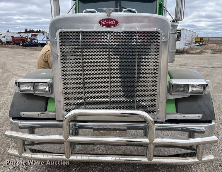 image for item DQ4105 2000 Peterbilt 379  semi truck