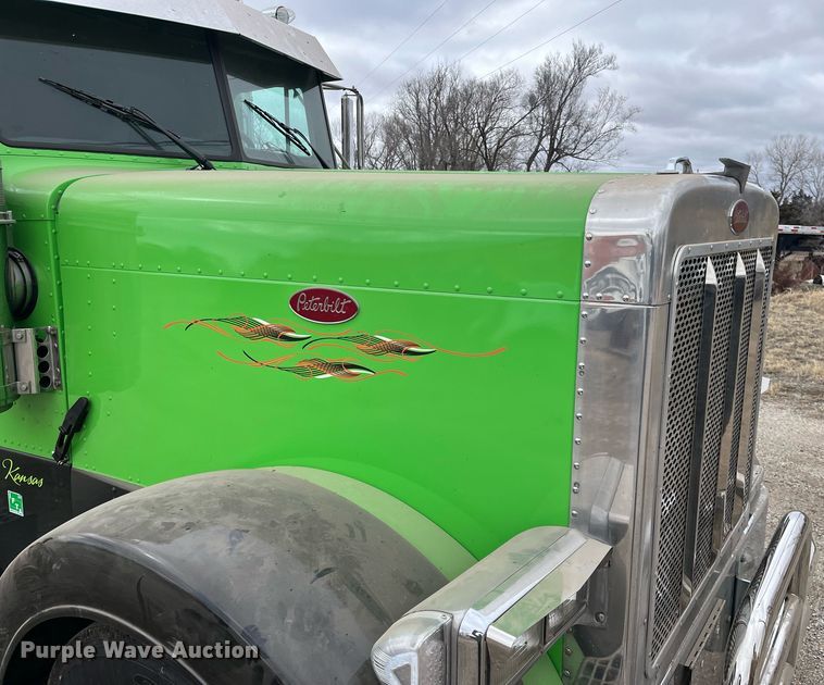 image for item DQ4105 2000 Peterbilt 379  semi truck