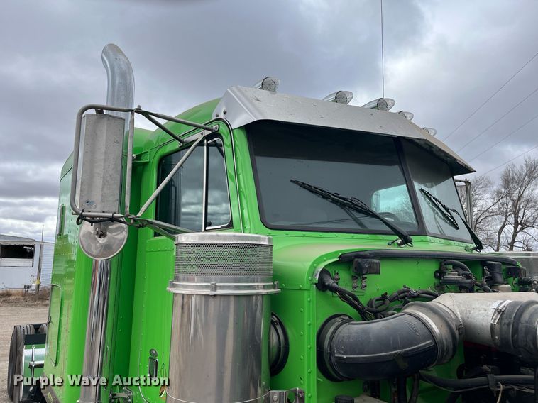 image for item DQ4105 2000 Peterbilt 379  semi truck