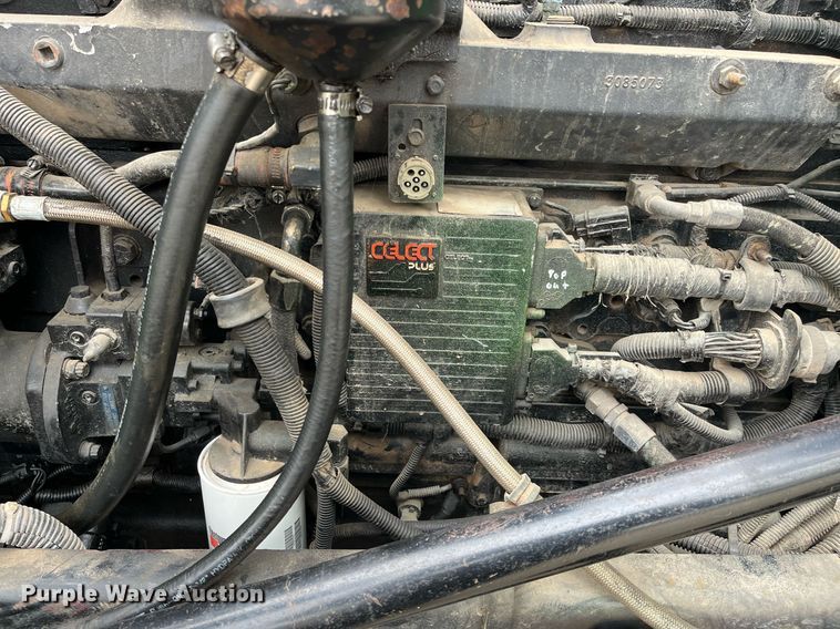 image for item DQ4105 2000 Peterbilt 379  semi truck