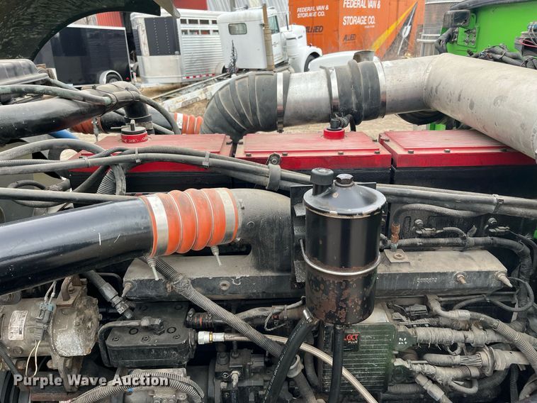 image for item DQ4105 2000 Peterbilt 379  semi truck