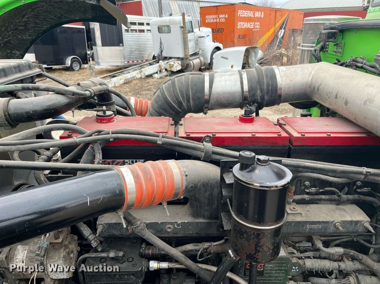 image for item DQ4105 2000 Peterbilt 379  semi truck