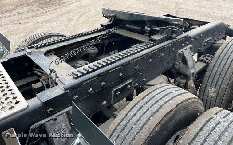 image for item DQ4105 2000 Peterbilt 379  semi truck