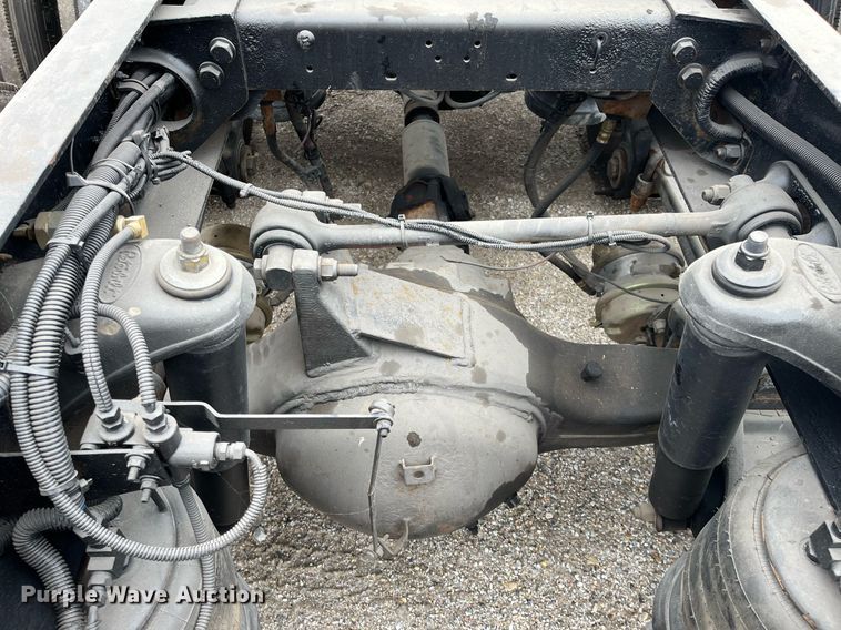 image for item DQ4105 2000 Peterbilt 379  semi truck