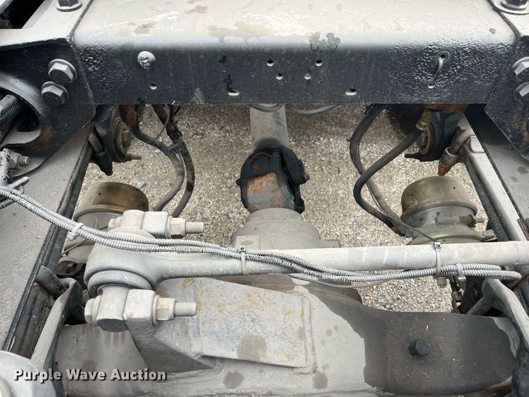 image for item DQ4105 2000 Peterbilt 379  semi truck