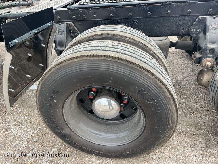 image for item DQ4105 2000 Peterbilt 379  semi truck