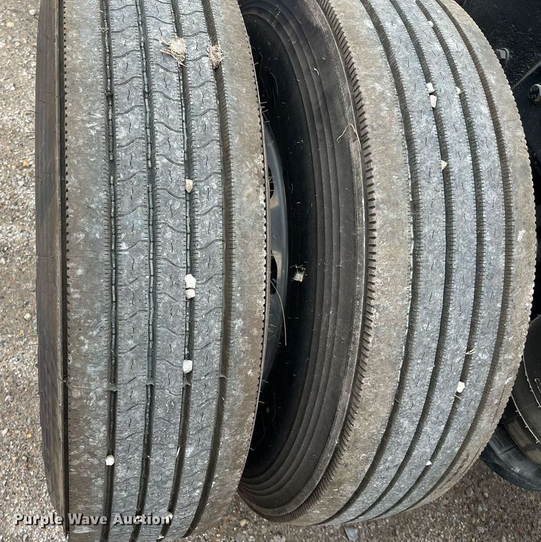 image for item DQ4105 2000 Peterbilt 379  semi truck