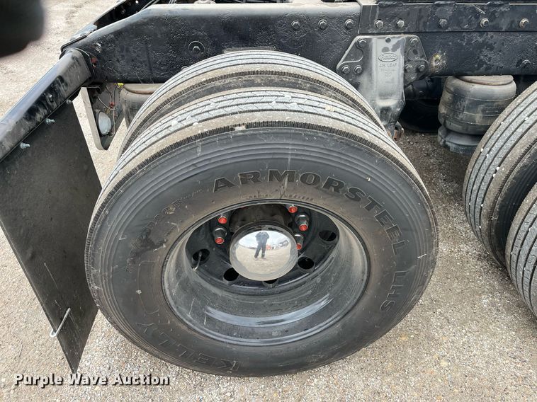 image for item DQ4105 2000 Peterbilt 379  semi truck