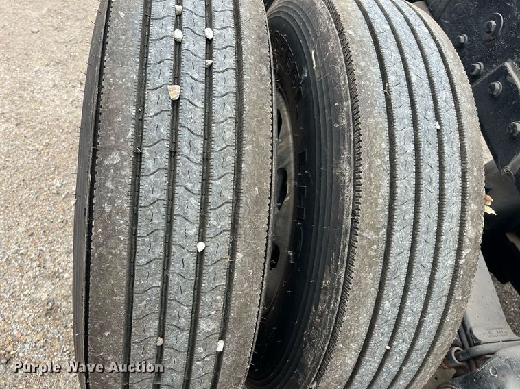 image for item DQ4105 2000 Peterbilt 379  semi truck