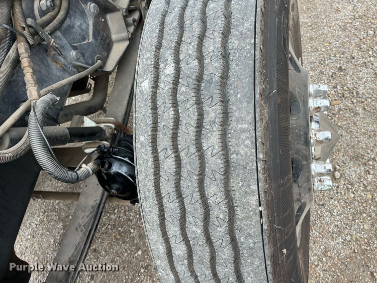 image for item DQ4105 2000 Peterbilt 379  semi truck