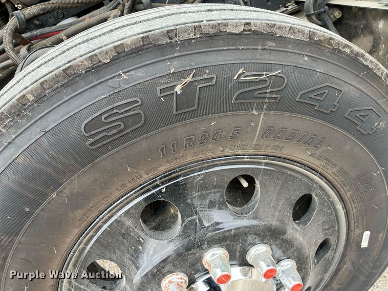 image for item DQ4105 2000 Peterbilt 379  semi truck