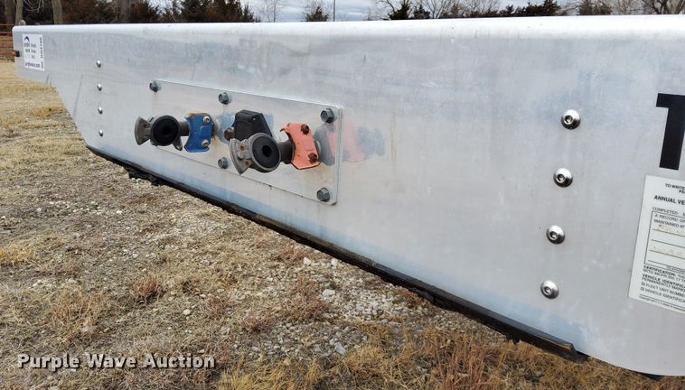 image for item DQ4106 2016 Transcraft Eagle II  flatbed trailer