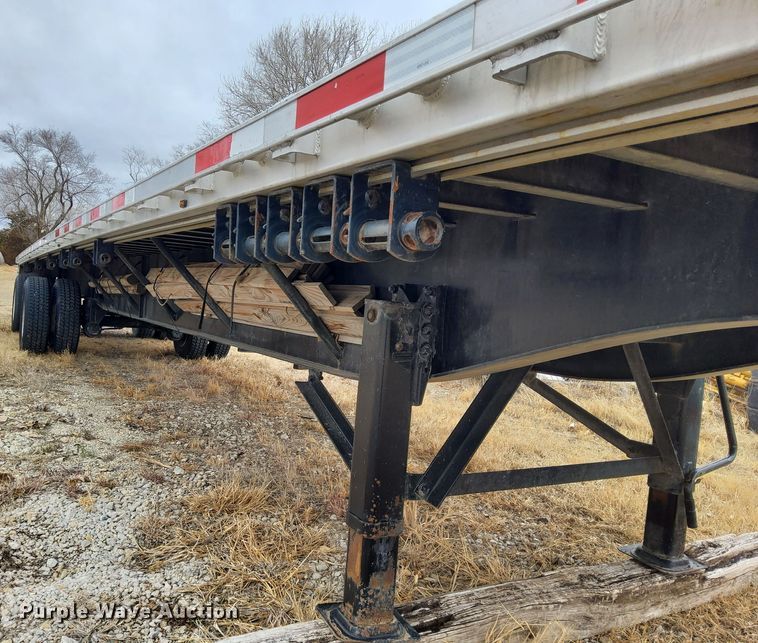 image for item DQ4106 2016 Transcraft Eagle II  flatbed trailer