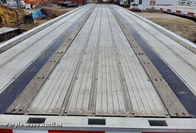 image for item DQ4106 2016 Transcraft Eagle II  flatbed trailer