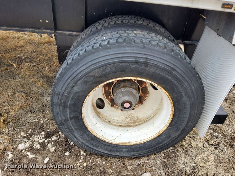 image for item DQ4106 2016 Transcraft Eagle II  flatbed trailer