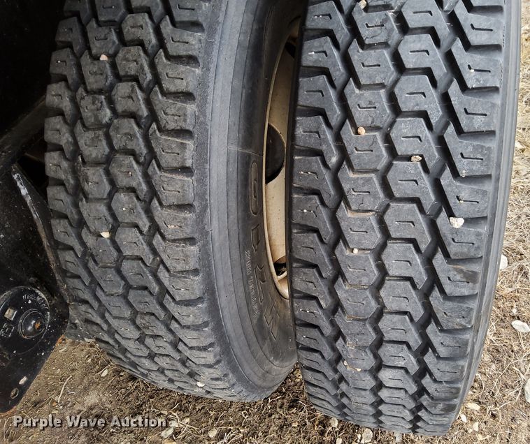 image for item DQ4106 2016 Transcraft Eagle II  flatbed trailer