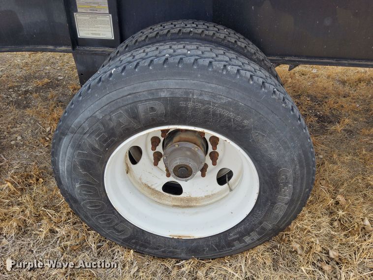 image for item DQ4106 2016 Transcraft Eagle II  flatbed trailer