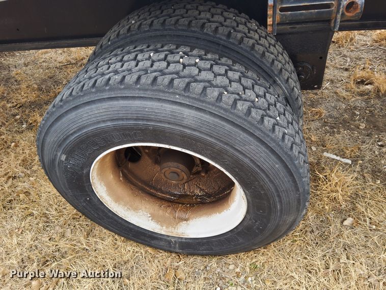 image for item DQ4106 2016 Transcraft Eagle II  flatbed trailer