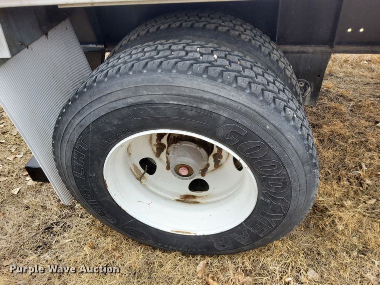 image for item DQ4106 2016 Transcraft Eagle II  flatbed trailer