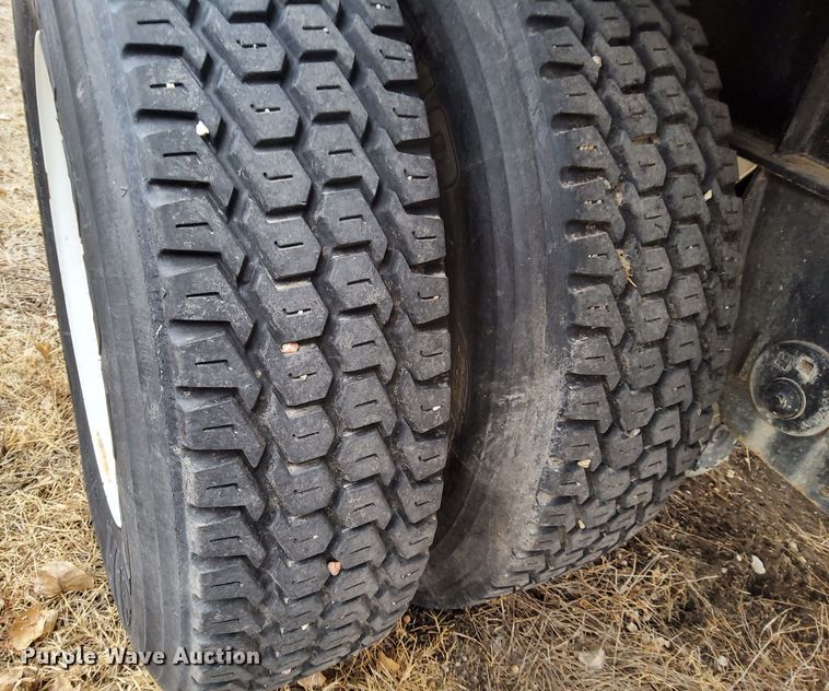 image for item DQ4106 2016 Transcraft Eagle II  flatbed trailer