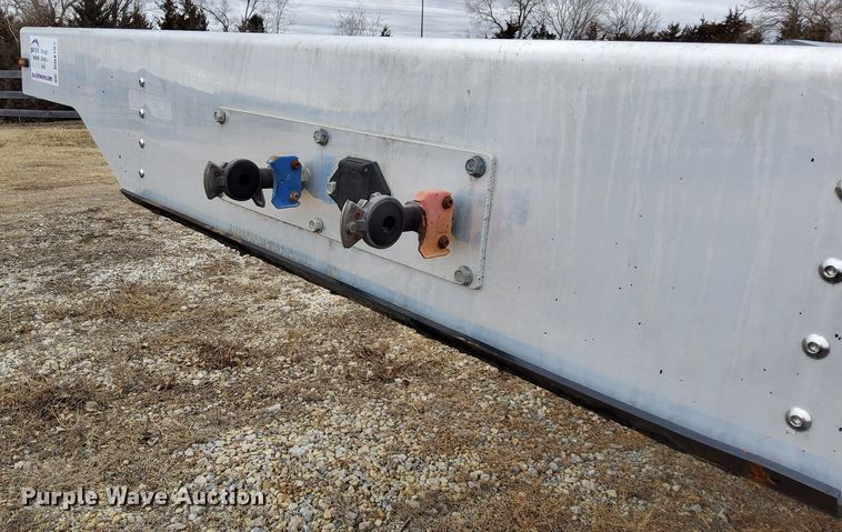 image for item DQ4107 2016 Transcraft Eagle II  flatbed trailer