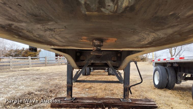 image for item DQ4107 2016 Transcraft Eagle II  flatbed trailer