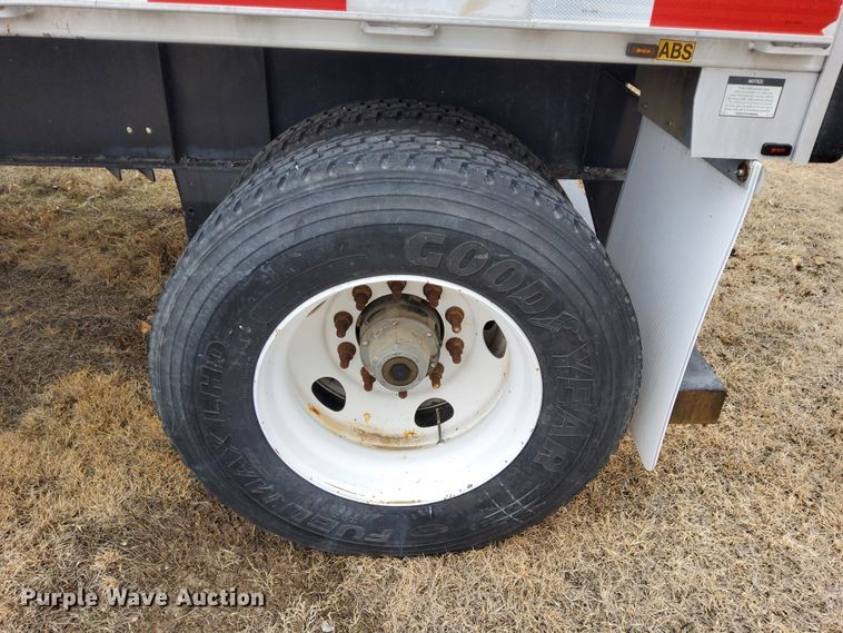 image for item DQ4107 2016 Transcraft Eagle II  flatbed trailer