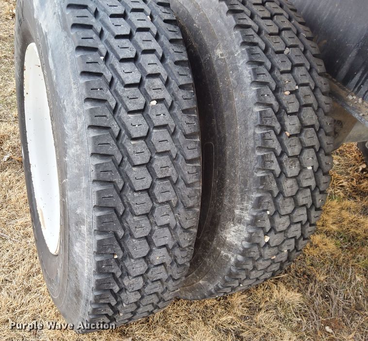 image for item DQ4107 2016 Transcraft Eagle II  flatbed trailer