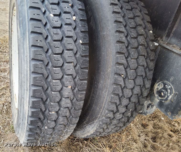 image for item DQ4107 2016 Transcraft Eagle II  flatbed trailer