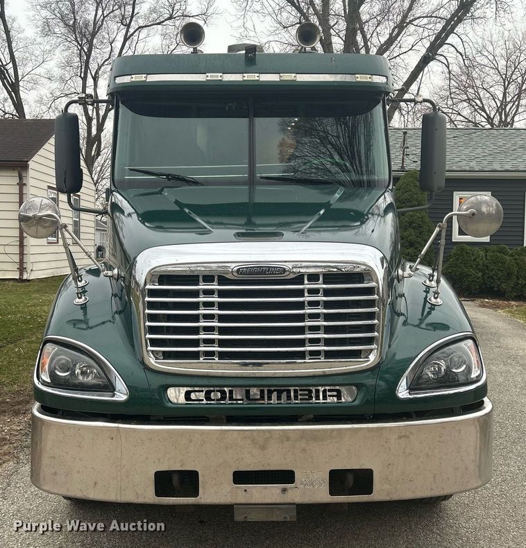 image for item DR4544 2007 Freightliner Columbia  semi truck