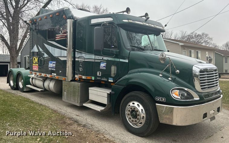 image for item DR4544 2007 Freightliner Columbia  semi truck