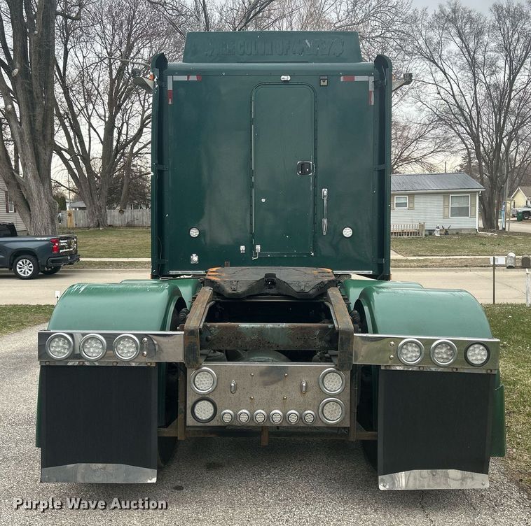 image for item DR4544 2007 Freightliner Columbia  semi truck