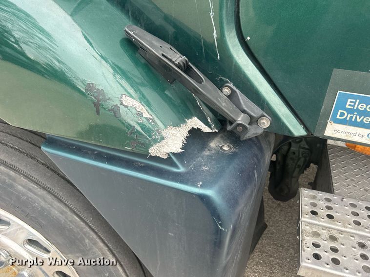 image for item DR4544 2007 Freightliner Columbia  semi truck