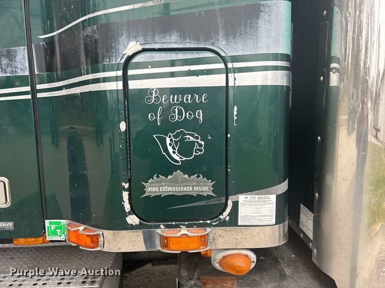 image for item DR4544 2007 Freightliner Columbia  semi truck