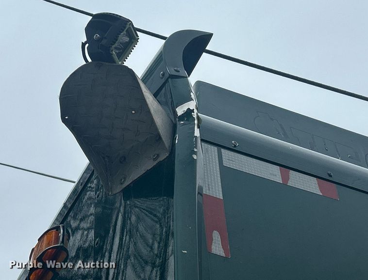 image for item DR4544 2007 Freightliner Columbia  semi truck