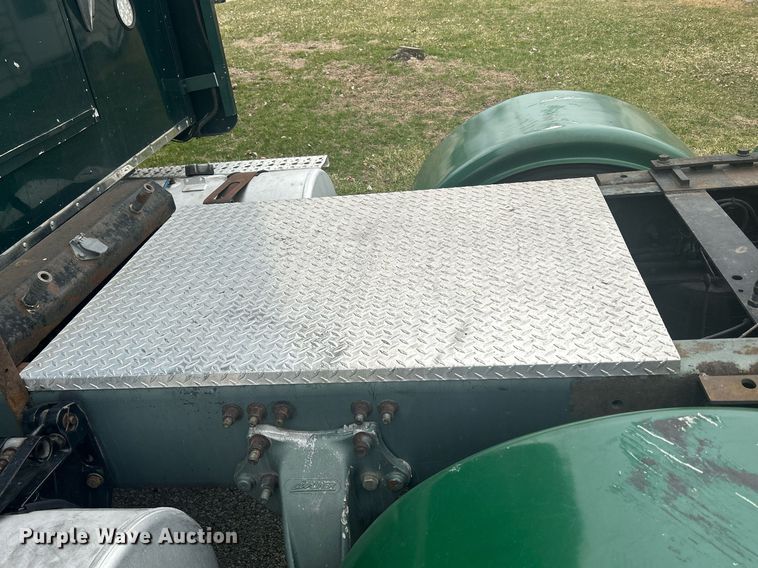 image for item DR4544 2007 Freightliner Columbia  semi truck