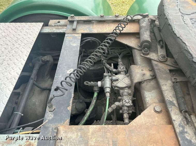 image for item DR4544 2007 Freightliner Columbia  semi truck