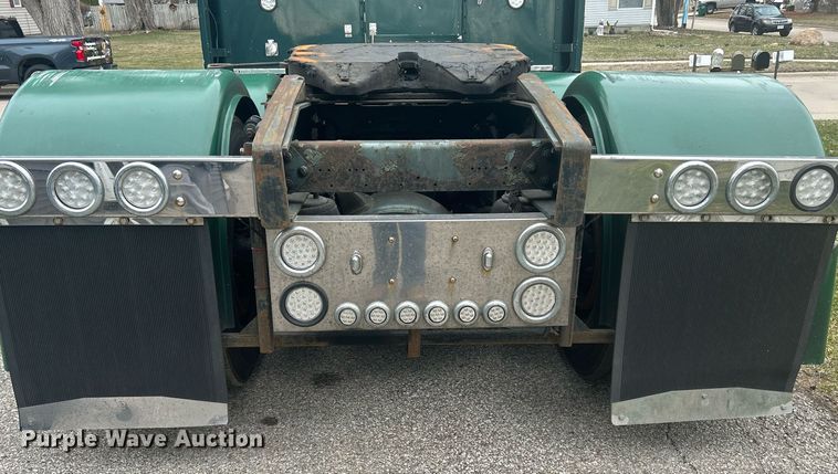 image for item DR4544 2007 Freightliner Columbia  semi truck