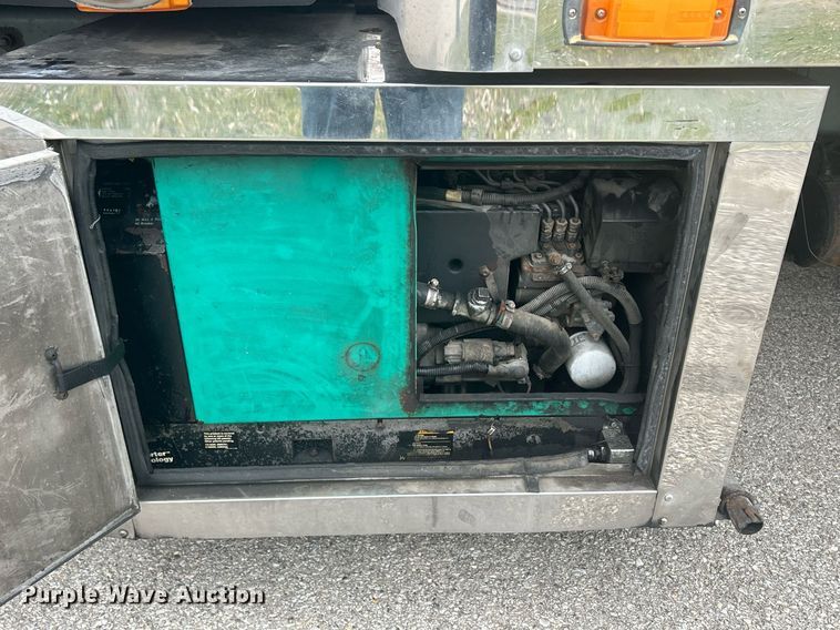 image for item DR4544 2007 Freightliner Columbia  semi truck