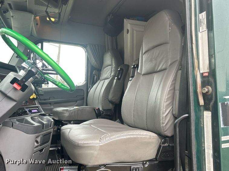 image for item DR4544 2007 Freightliner Columbia  semi truck