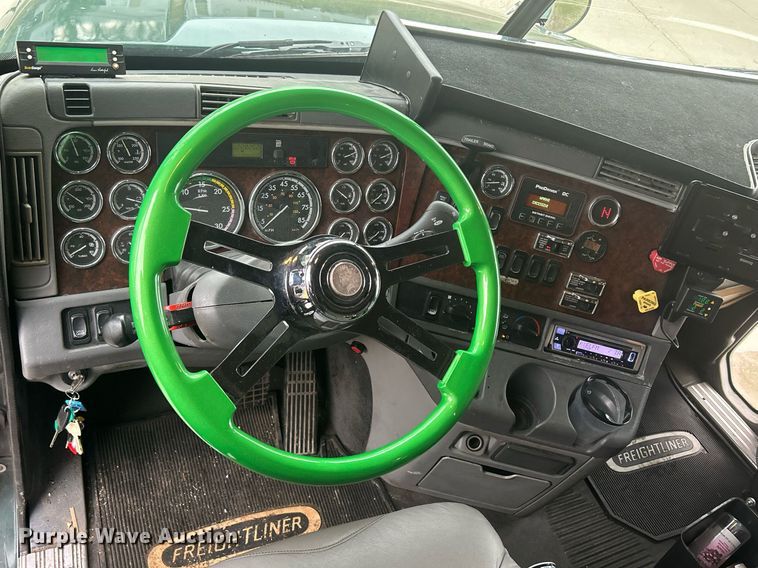 image for item DR4544 2007 Freightliner Columbia  semi truck