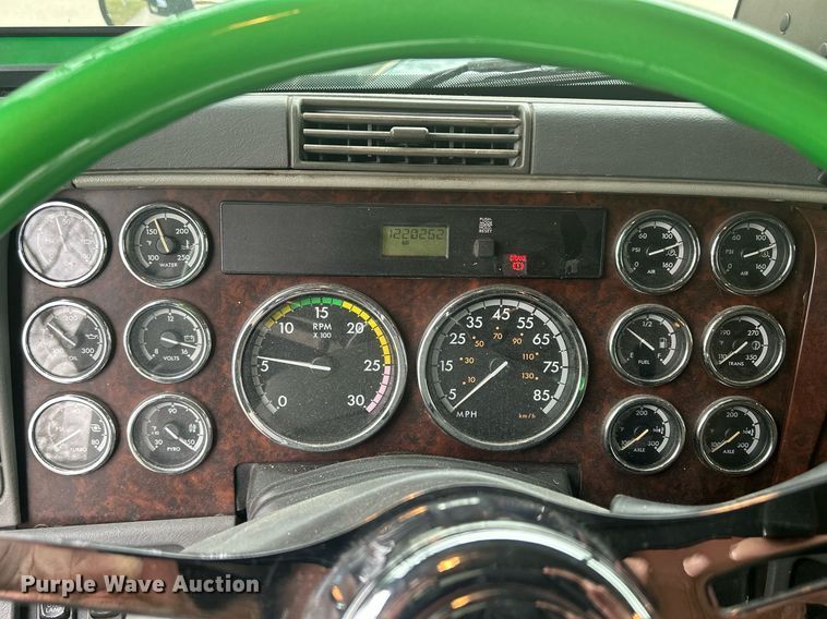 image for item DR4544 2007 Freightliner Columbia  semi truck