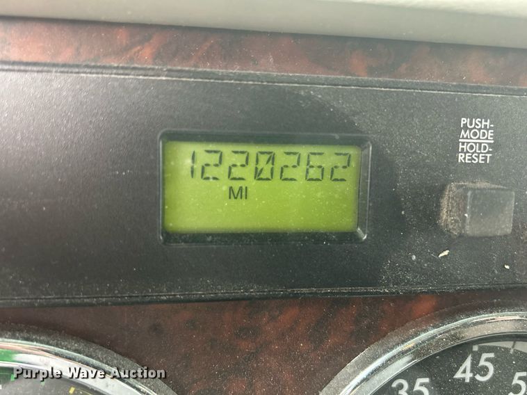 image for item DR4544 2007 Freightliner Columbia  semi truck