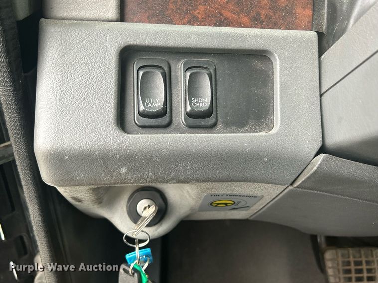 image for item DR4544 2007 Freightliner Columbia  semi truck