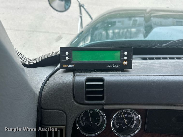 image for item DR4544 2007 Freightliner Columbia  semi truck