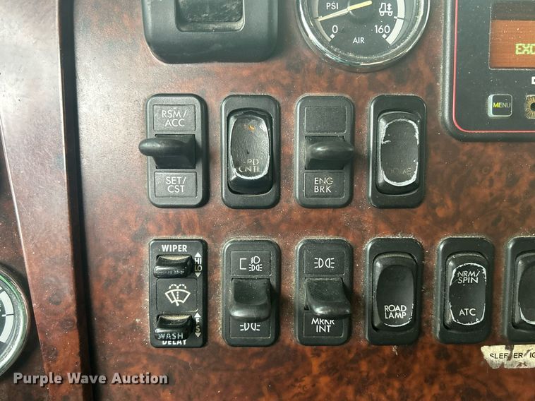 image for item DR4544 2007 Freightliner Columbia  semi truck