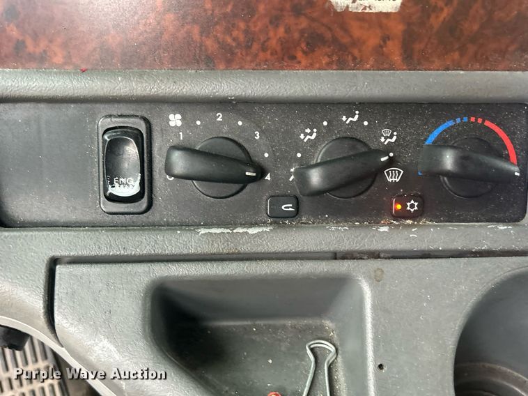 image for item DR4544 2007 Freightliner Columbia  semi truck